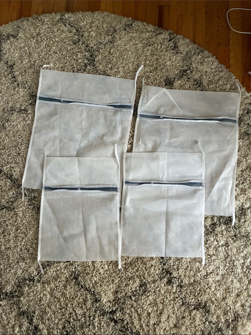 Set of 4 White Mesh Laundry Bags with Zippers * NEW*